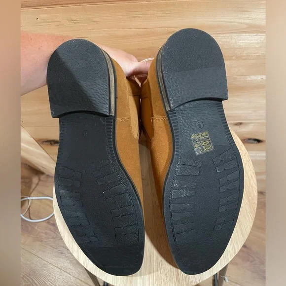 NWOT Bruno Marc Brown Suede Chelsea Boots Size 8 - Picture 4 of 7